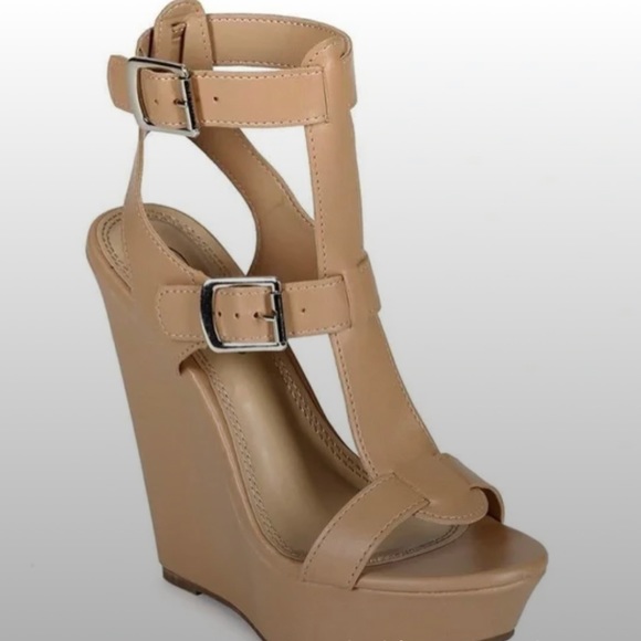 Breckelle’s Nude Wedges - Picture 2 of 6